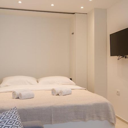 Studio Apartment Tetida By Locap Group ピラン エクステリア 写真